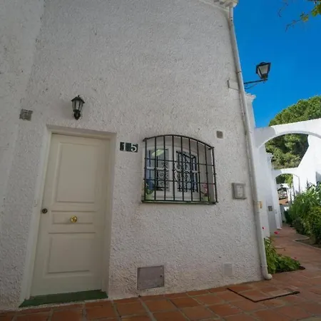 Apartament Pinos 15 Nerjarent